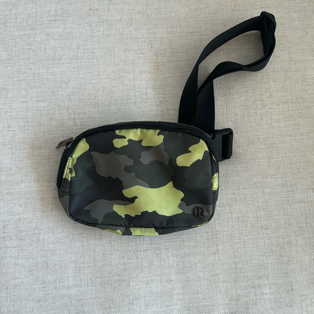 Lululemon belt bag